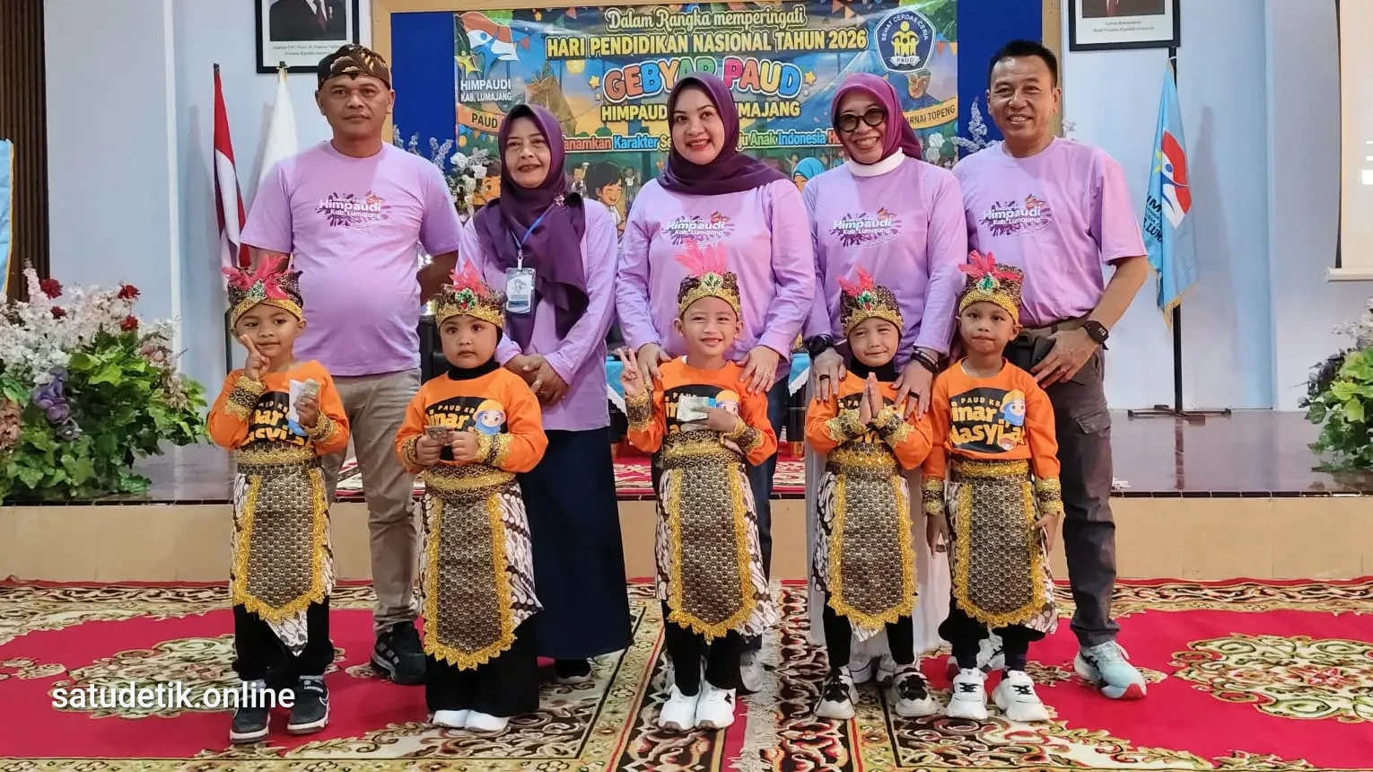 Topeng Warnai Kompaknya Ibu dan Anak di Gebyar PAUD Lumajang