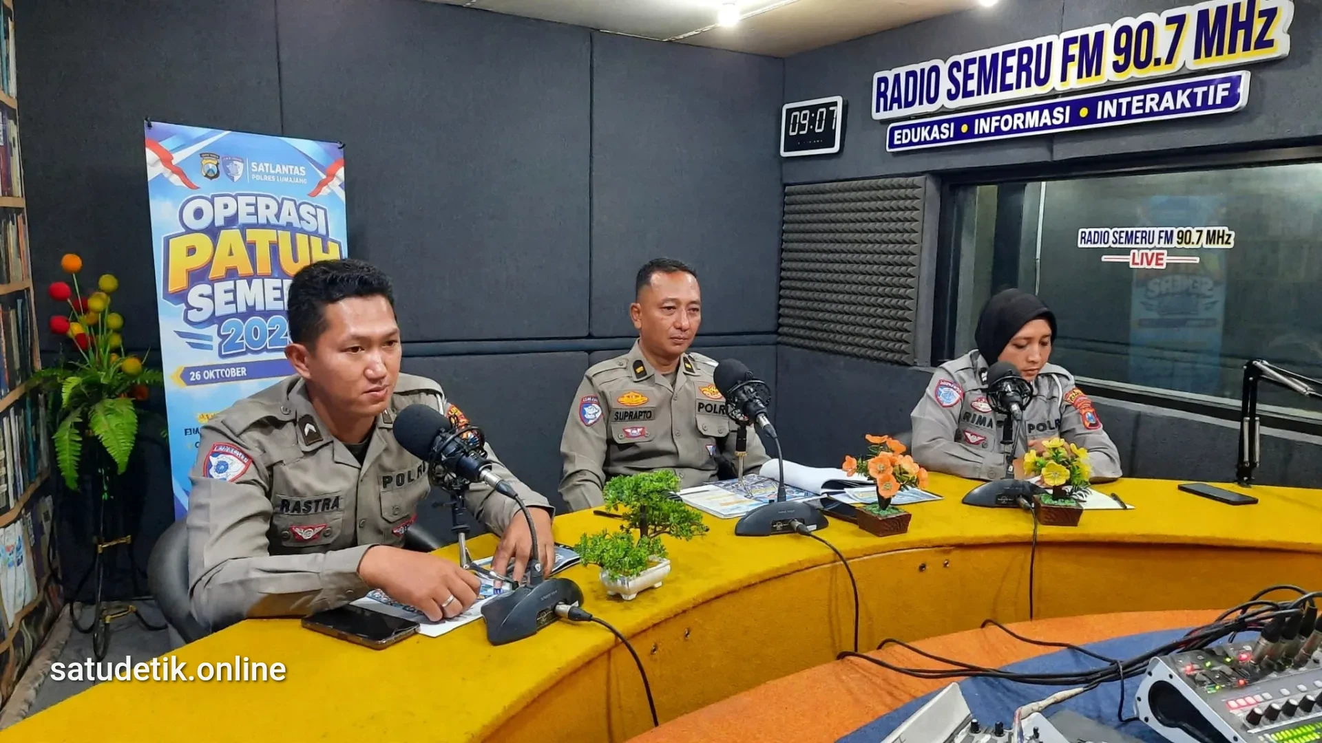 Operasi Patuh Semeru 2026: Satlantas Polres Lumajang Optimalkan Edukasi Lewat Radio